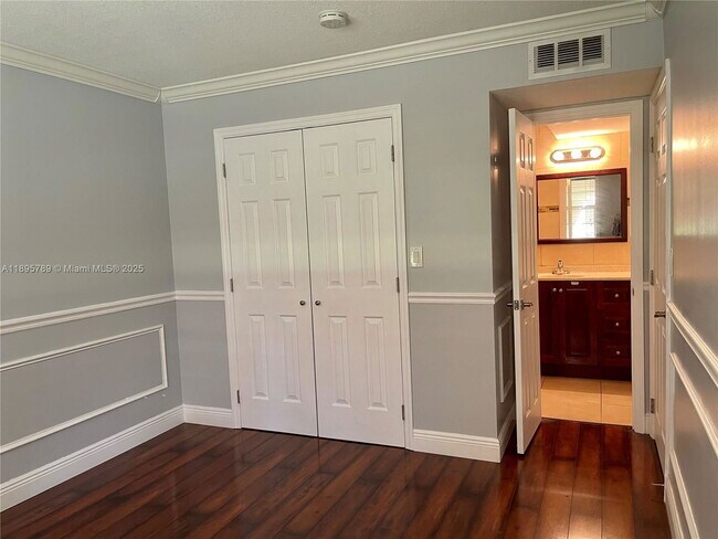 Building Photo - 9456 SW 77th Ave