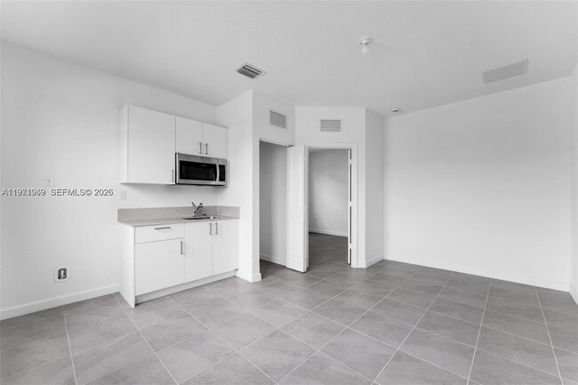 Building Photo - 2960 SE 23rd Ave