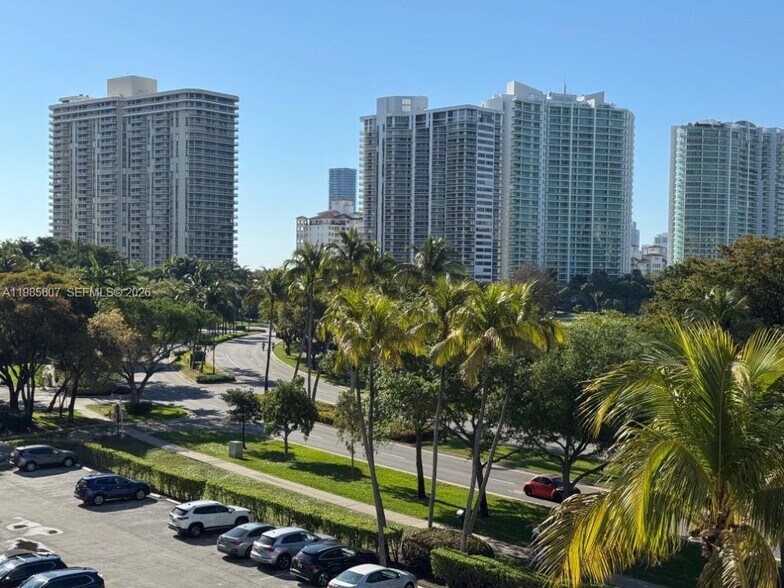 Building Photo - 3675 N Country Club Dr