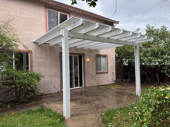 Building Photo - Modern 4 Bedroom w/ Loft Stonegate Area Vacaville *Star Rentals