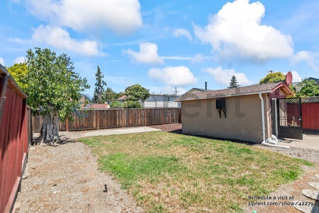 Building Photo - 780 Dowling Blvd