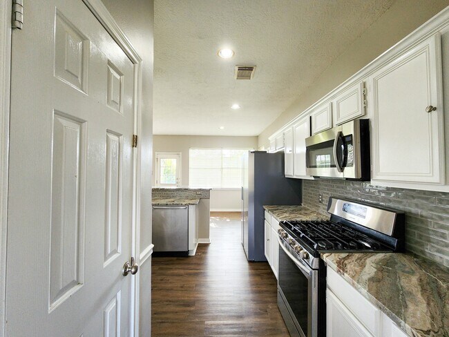 Building Photo - 2412 N Mission Cir