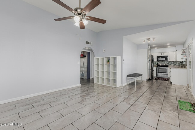 Building Photo - 1005 W Laguna Dr