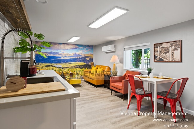 Building Photo - Downstairs Unit Available Now!