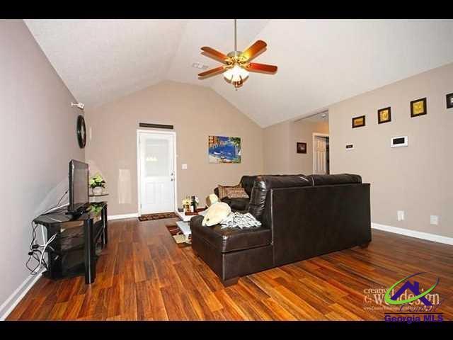 Building Photo - 302 Laurel Woods Dr