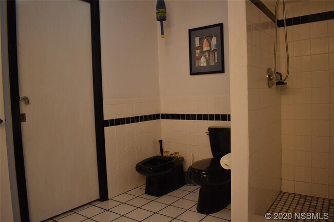 Building Photo - 4502 Saxon Dr