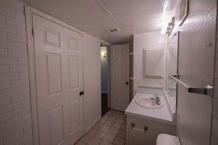 Building Photo - 501 W 26th