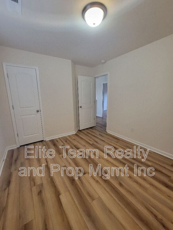 Building Photo - 5823 Hewitt Dr