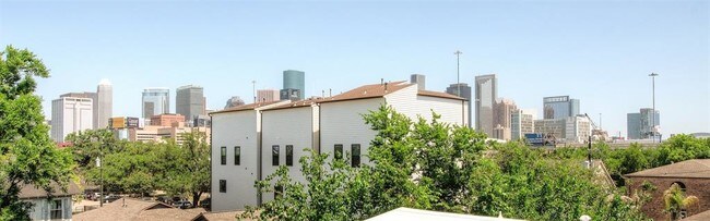 Building Photo - 2210 Hutchins St