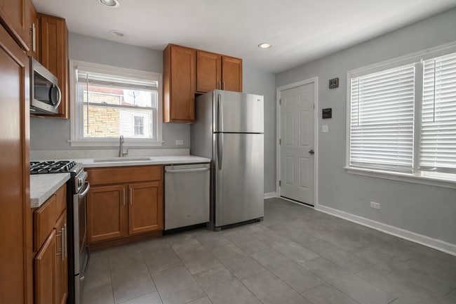 Building Photo - 4259 N Narragansett Ave