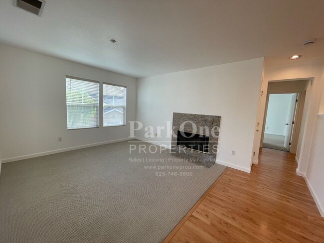 Building Photo - Great Townhouse in Livermore Available Now!