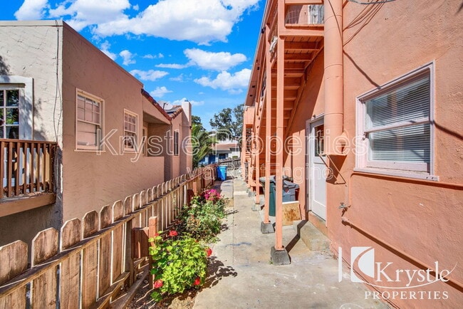 Building Photo - 1029 Sutter St