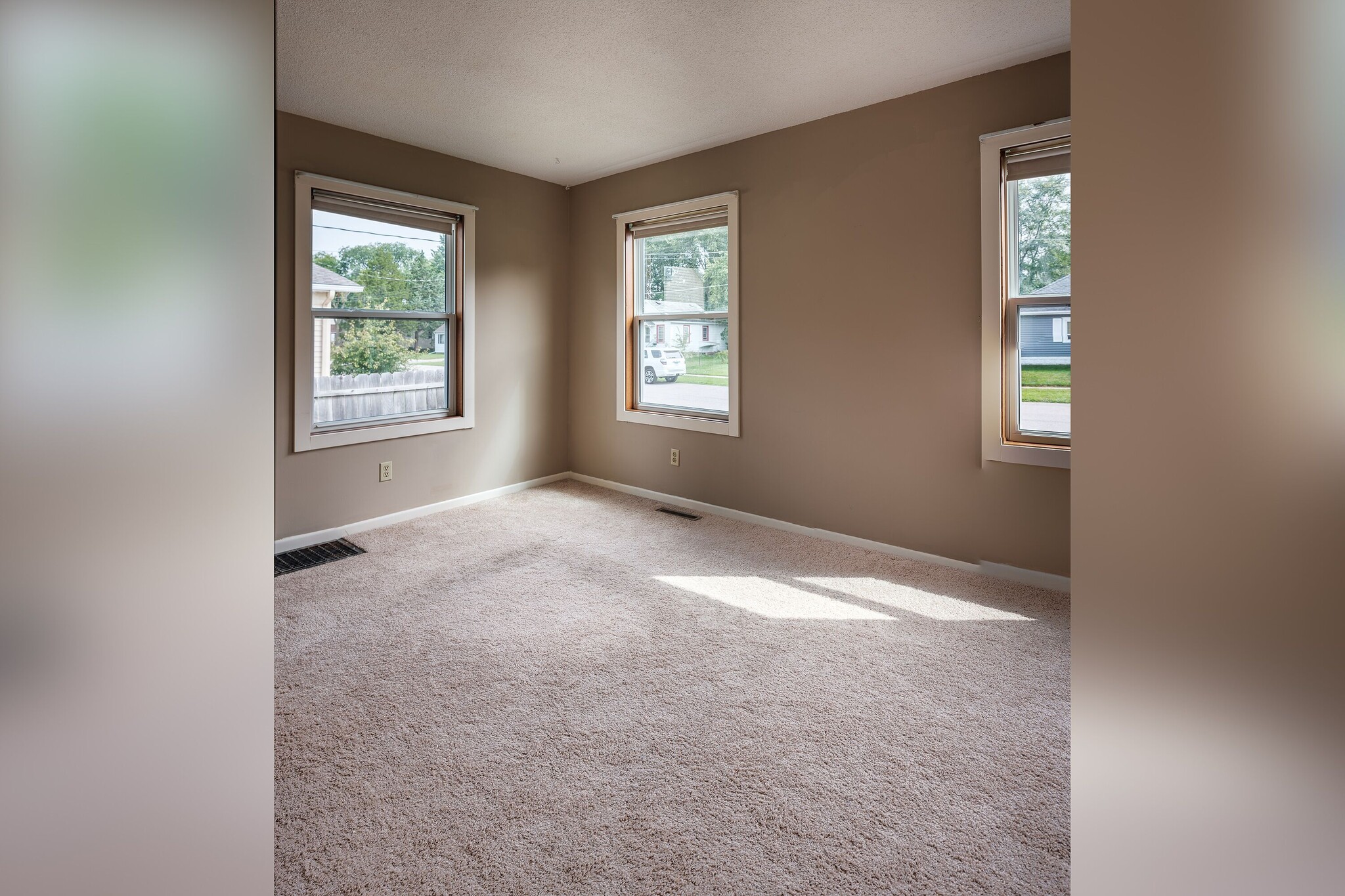 Living Room - 525 8th St NW
