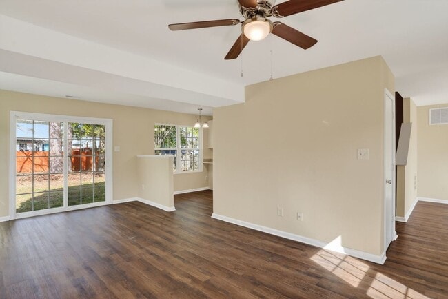 Building Photo - 713 Emerald Ct