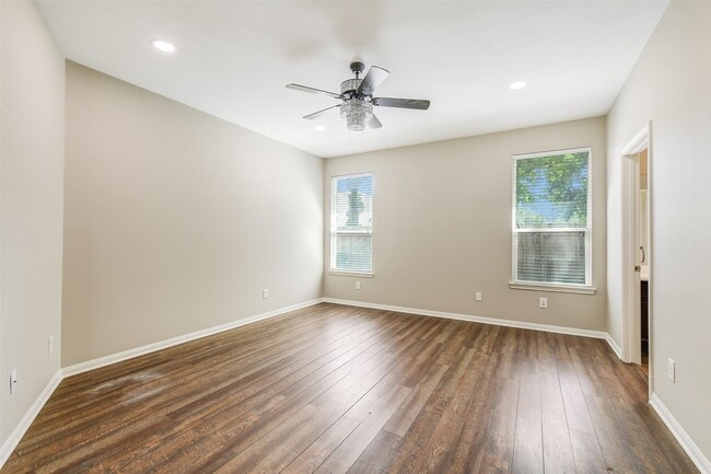 Building Photo - 12635 Lakeshore Dr