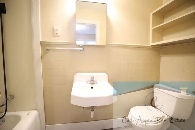 Building Photo - 1 bed / 1 bath apartment - $800