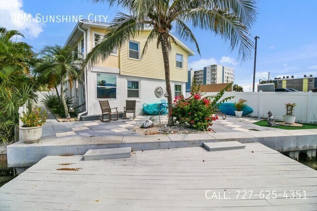 Building Photo - 13535 Boca Ciega Ave