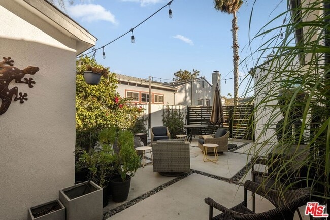 Building Photo - 6521 W 81st St