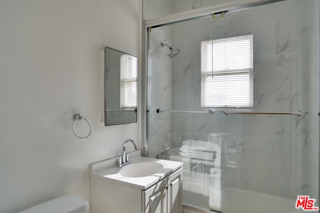 Building Photo - 611 Cloverdale Ave