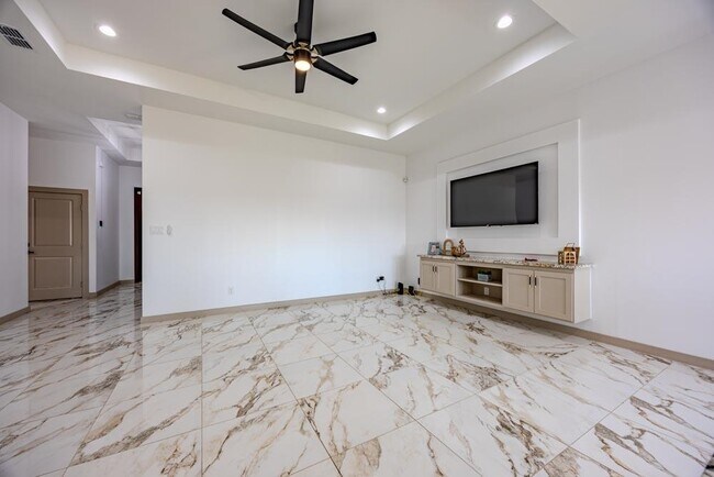 Building Photo - 3912 Texas Dr