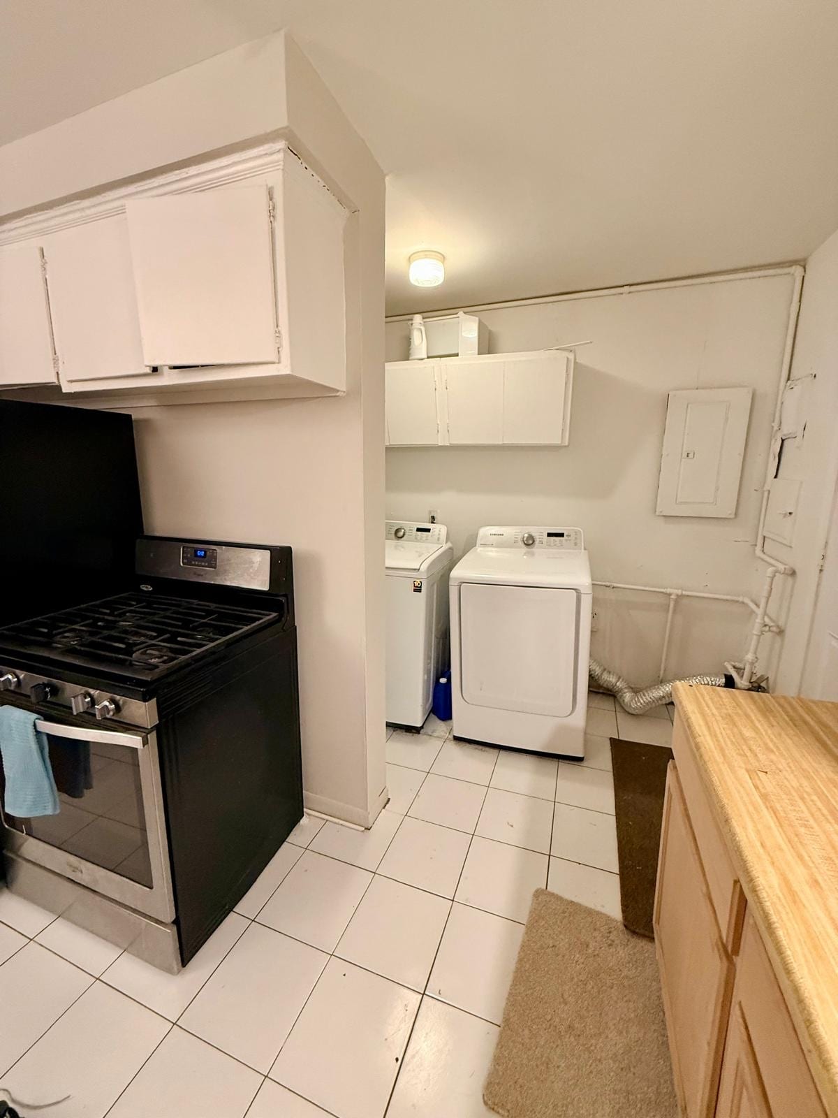 Washer and Dryer - 32360 Carlisle Pky