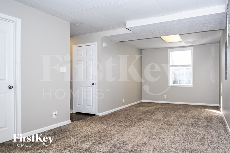 Building Photo - 118 West Dr