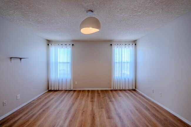 Building Photo - 4031 Cresta Park Ave NW