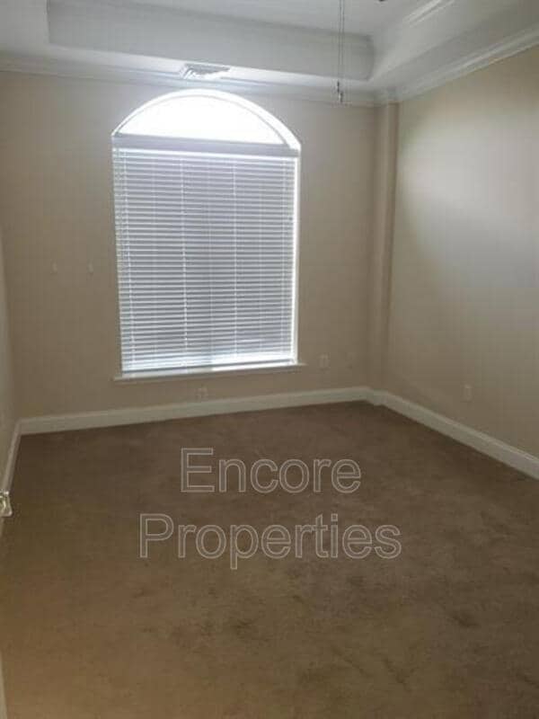 Building Photo - 510 E Broad St