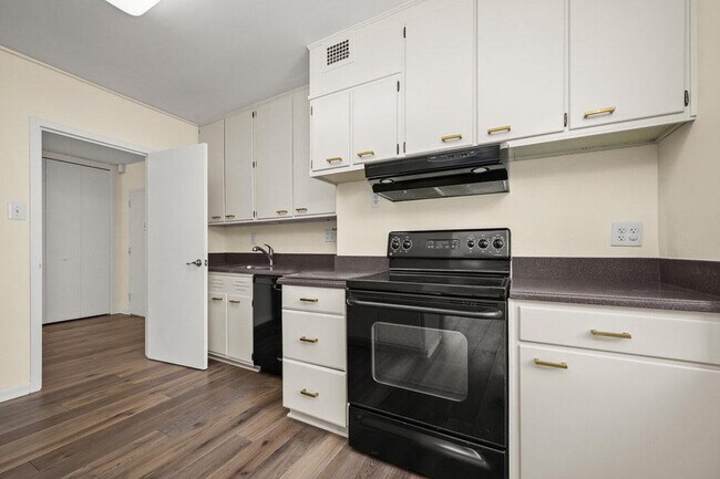 Building Photo - 4101 Cathedral Ave NW