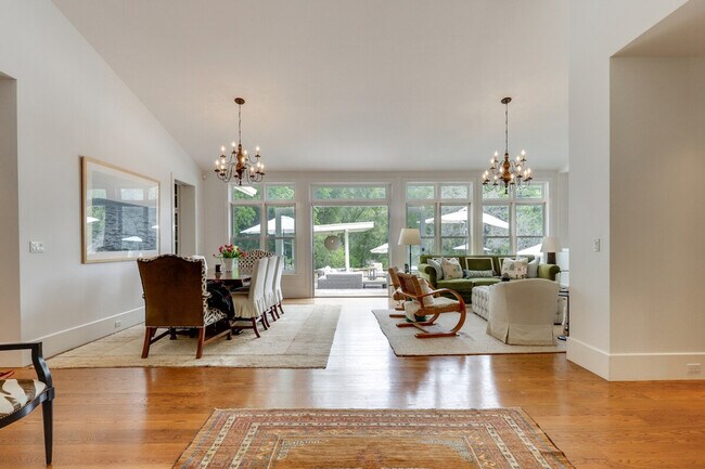 Building Photo - 6256 Dry Creek Rd