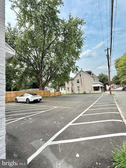 Building Photo - 151 N York St