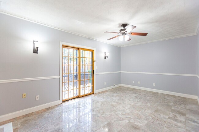 Building Photo - 2bd Townhome in the Heart of Tucker