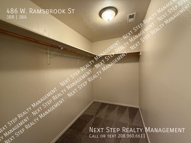 Building Photo - 486 W Ramsbrook St