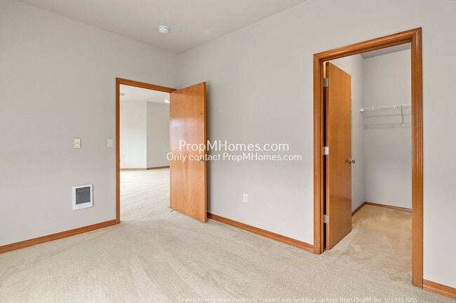Building Photo - Chic One-Bedroom Condo in Bethany!