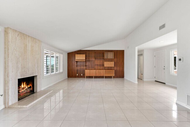 Building Photo - Charming 2 Bedroom Coastal Retreat with Pa...