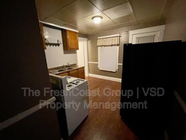 Building Photo - 11705 Hamlen Ave