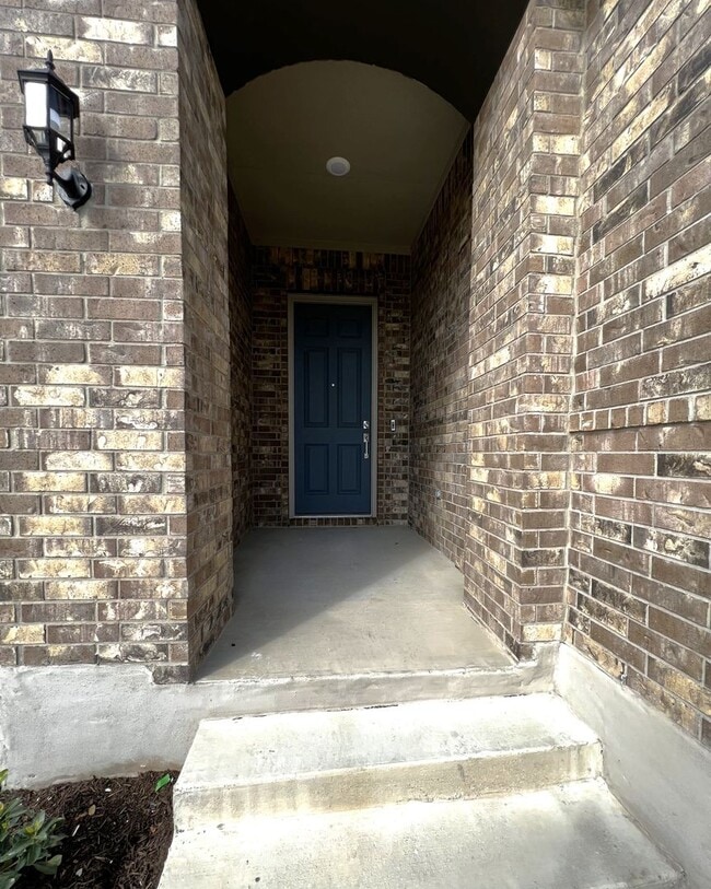 Building Photo - 106 Middle Crk Rd