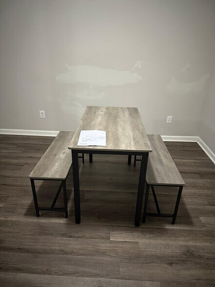 Building Photo - Room in Townhome on Waldrop Ln