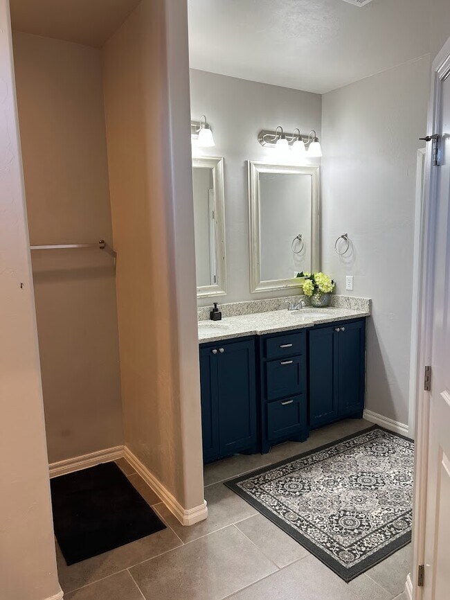 Building Photo - 13682 Cornwallis Dr