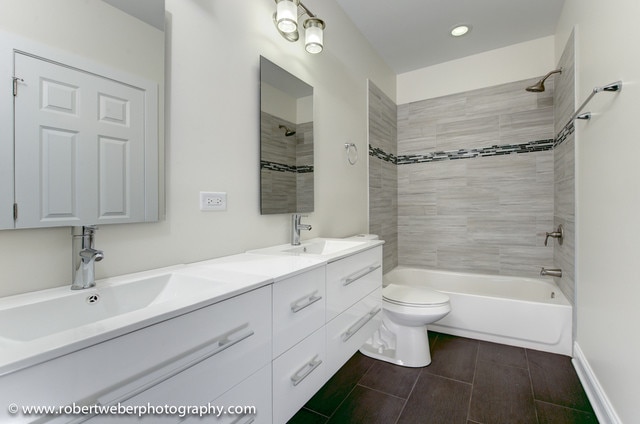 Building Photo - 2329 W Barry Ave