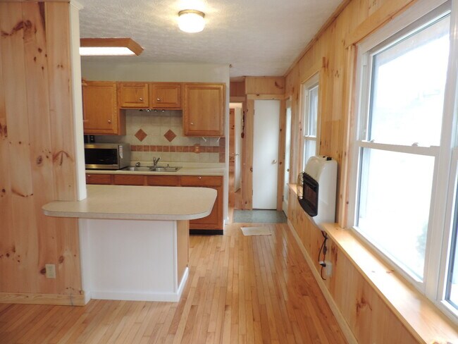 Building Photo - 3/1.5 in Vilas; Easy Access and Close to Boone!