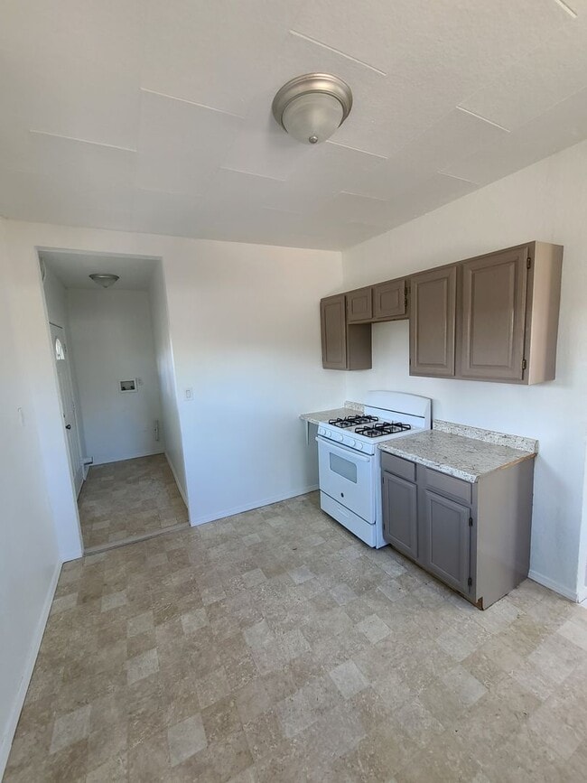 Building Photo - Edith