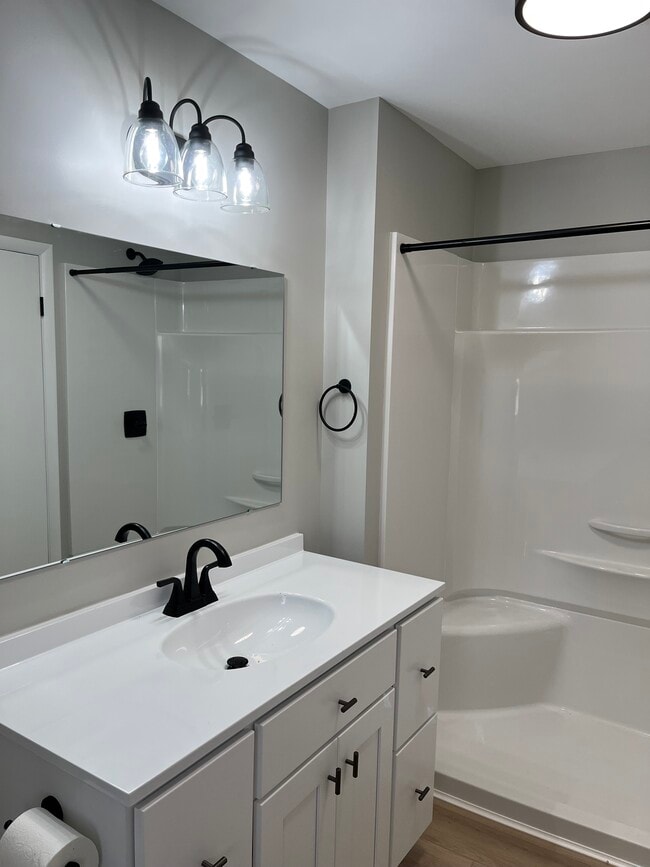 Building Photo - 7527 Hessler Dr NE