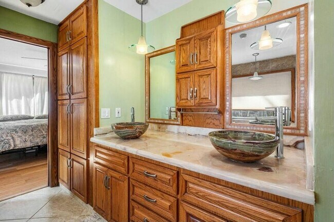 Building Photo - 9266 Pinion Dr