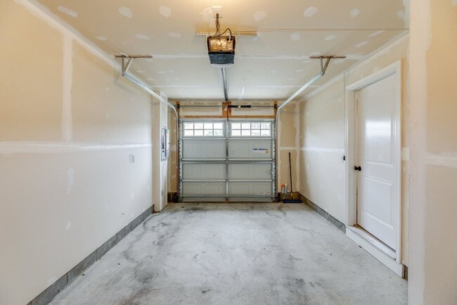 Building Photo - 6262 Pebblebrook Dr