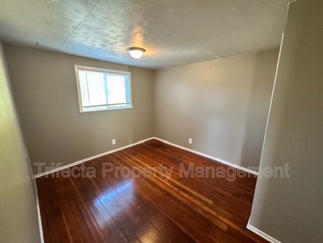 Building Photo - 417 N Hollywood St