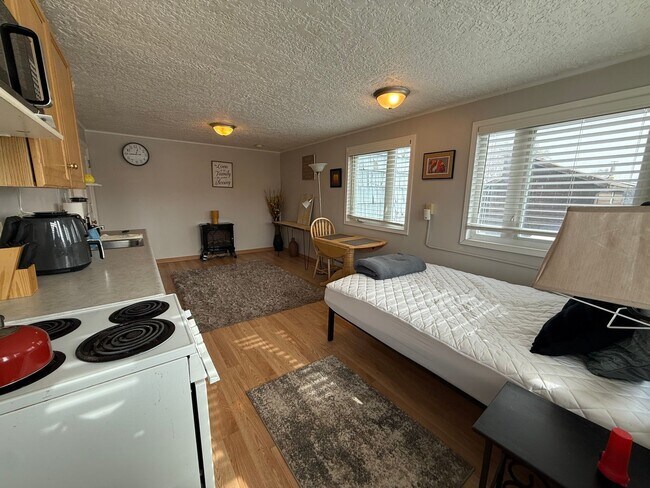 Building Photo - 1411 3rd Ave