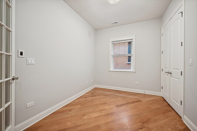 Building Photo - 106 S Sangamon St