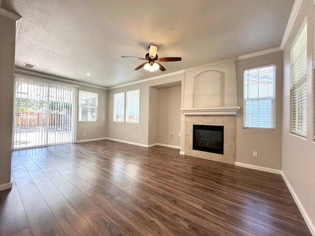 Building Photo - Rosevilles desirable Highland Reserve neighborhood