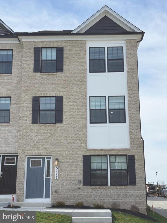 Building Photo - 5217 Manor Park Dr